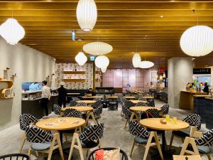 蔦屋書店新竹湳雅4/15試營運 6大亮點:獨家美食搶先看 ▲WIRED CHAYA茶屋室內座席可容納近百人。(圖/記者蕭涵云攝)