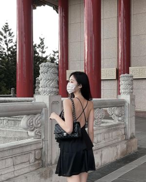 ▲▼黃上晏在國家音樂廳留影,美背吸睛。(圖/黃上晏臉書) ▲▼黃上晏在國家音樂廳留影,美背吸睛。(圖/黃上晏臉書)
