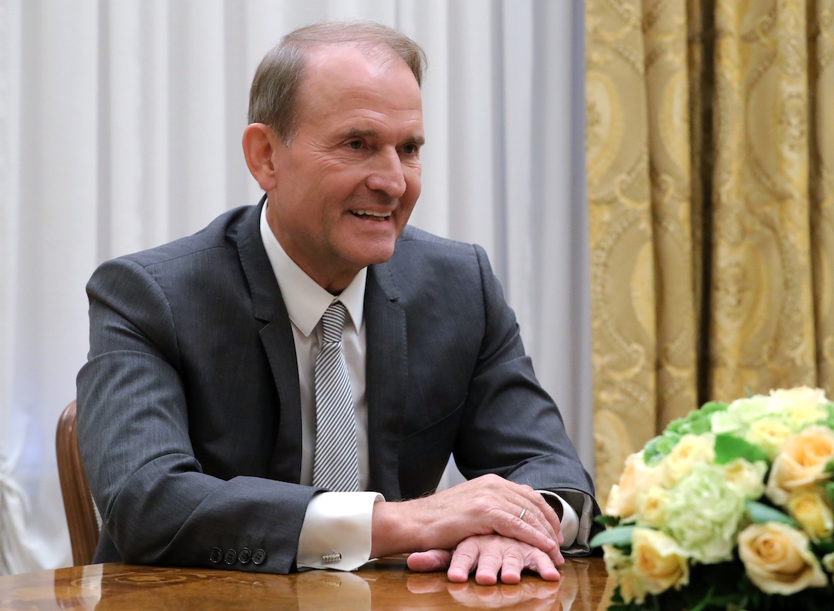 ▲烏克蘭當局12日逮捕去年被控叛國罪的親俄國會議員梅維楚克。（圖／美聯社／達志影像）