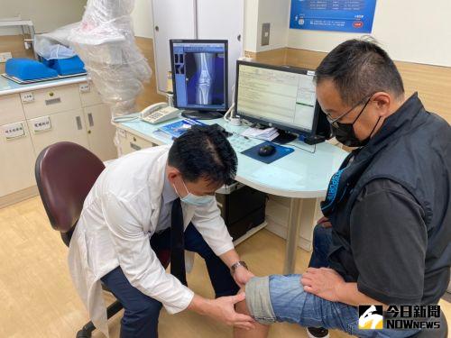 ▲蘇伯峰醫師指出，膝蓋疼痛的治療並不是一來就要開刀，如果退化不明顯，應採取保守治療。（圖／記者金武鳳攝，2022.4.13)