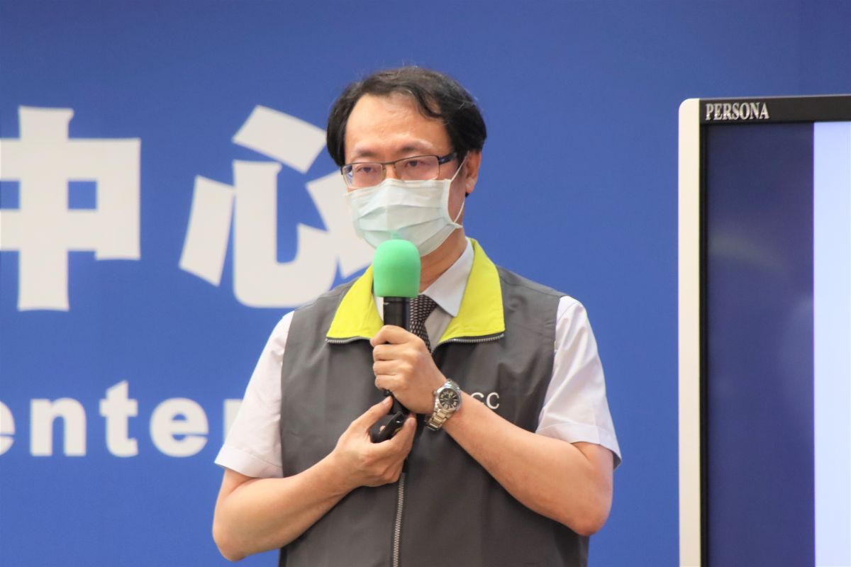 ▲衛生福利部國家中醫藥研究所所長蘇奕彰說明「清冠一號」的治療效力。（圖／指揮中心）