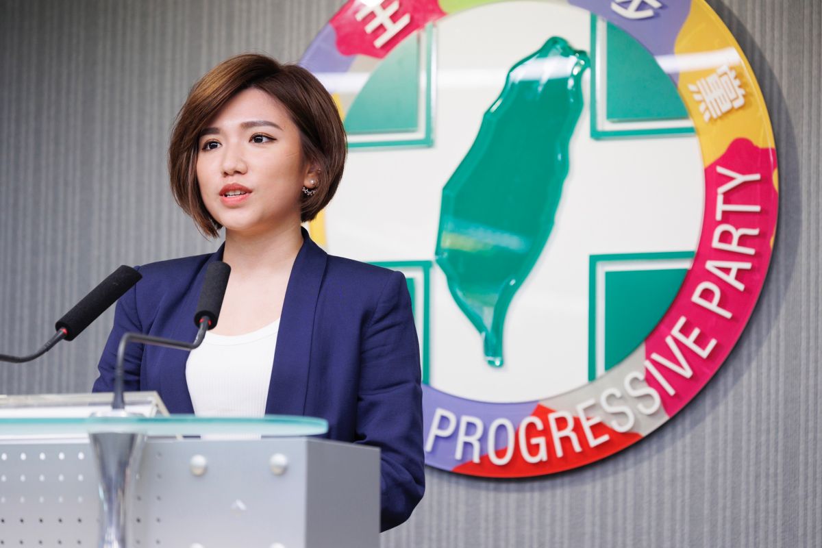 ▲民進黨發言人黃彩玲表示，國民黨從口罩、疫苗、快篩到病毒用藥各種抹黑作亂，實在缺乏跟台灣人民站在一起的心。（圖／民進黨提供）