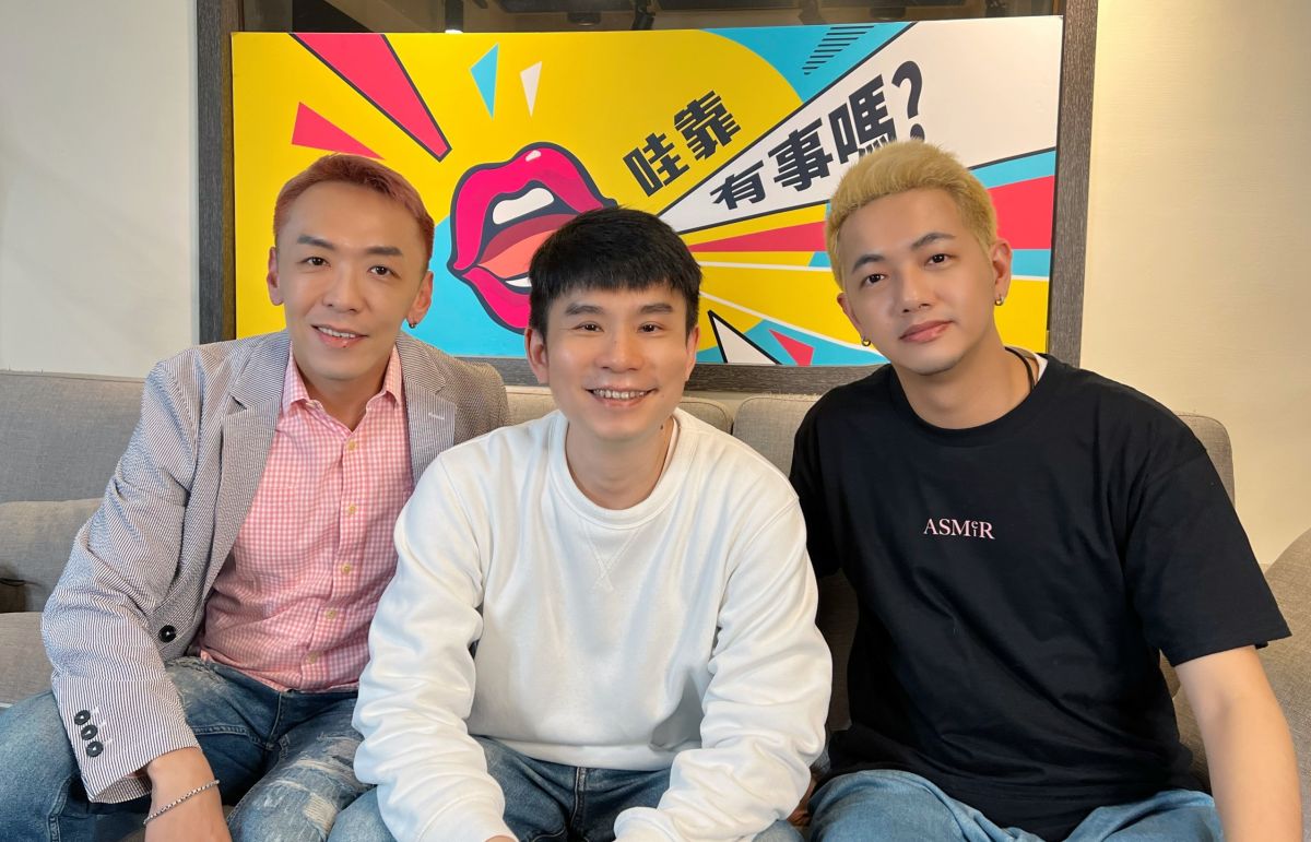 ▲《華燈初上》編劇杜政哲（中）上Youtube節目《哇靠有事嗎》，透露更多《華燈》背後的祕密。（圖／帽筆生花提供）