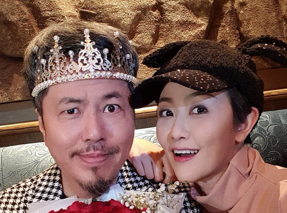 ▲黃國倫（左）受困上海後暴瘦，國台辦急關切，右為寇乃馨。（圖／黃國倫臉書）