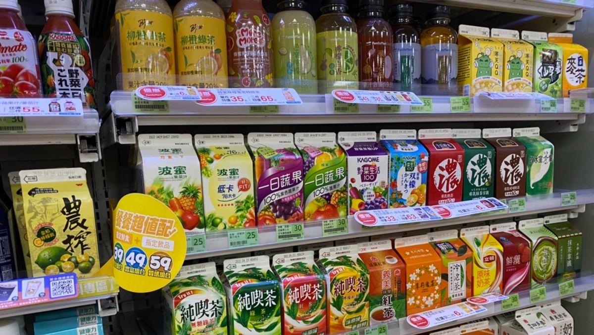 ▲多數民眾飲食不均衡，平時三餐少吃菜，會喝蔬果汁補充營養，網路調查網友最愛喝的還是老牌果菜汁。（圖／記者黃韻文攝）