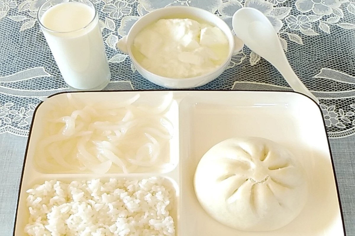 ▲日本一名推主分享午餐照片，網友看了忍不住笑虧：「是天國的料理嗎？」（圖／推特帳號gakespoon）