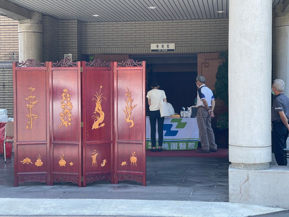 ▲行政院日前在院內進行快篩，今日則再傳出有科長確診。（圖／記者王敏旭攝，2022.04.14）