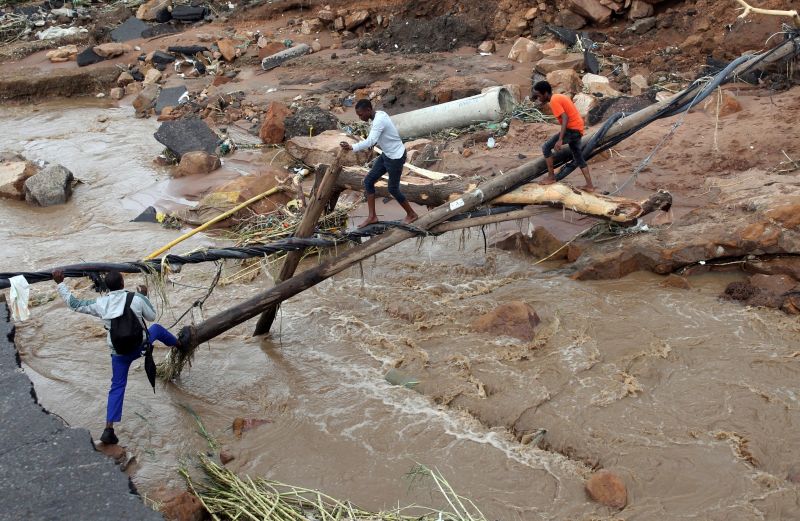 南非破紀錄暴雨釀洪災306死　總統視察允助受災戶
