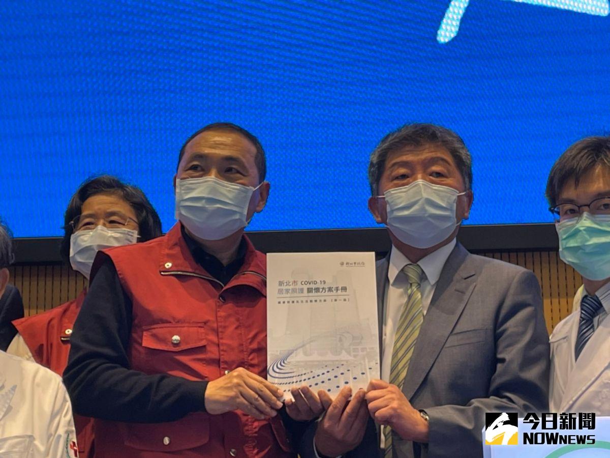 ▲指揮中心指揮官陳時中與新北市長侯友宜，在今（14）日上午召開「新北COVID-19居家照護」記者會，下午卻傳出記者會現場有2位記者「快篩陽性」。（圖／記者陳志仁攝，2022.04.14）