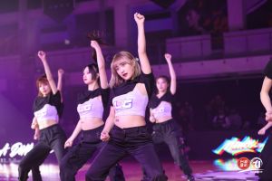 ▲桃園雲豹啦啦隊「電豹女」火辣性感,吸引不少球迷關注。 (台灣運彩xT1聯盟提供) ▲桃園雲豹啦啦隊「電豹女」火辣性感,吸引不少球迷關注。 (台灣運彩xT1聯盟提供)