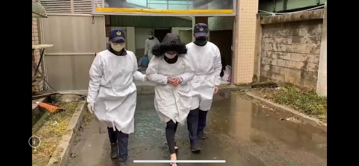 ▲航警局查獲越南籍外籍配偶3件行李中暗藏安非他命、大麻花等二級毒品，涉嫌運毒越南籍外配被移送桃檢偵辦。（圖／記者李春台翻攝）