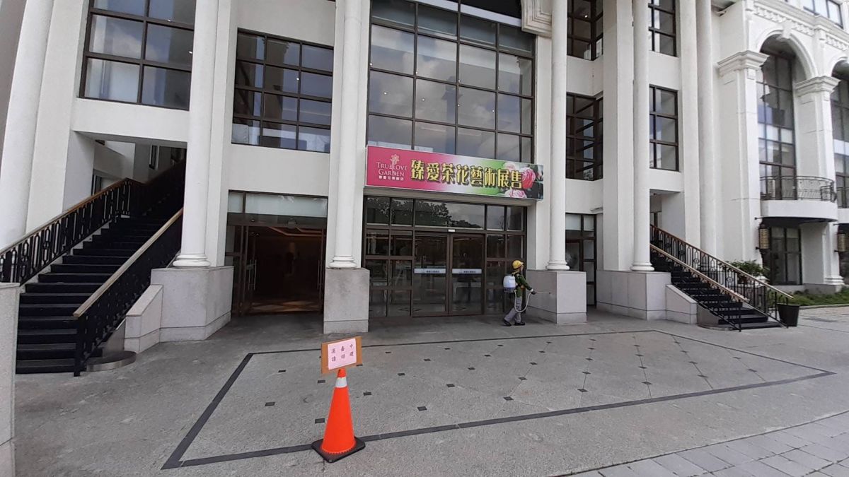 ▲台中市環保局到臻愛花園飯店清消。（圖／台中市政府提供，2022.04.14）