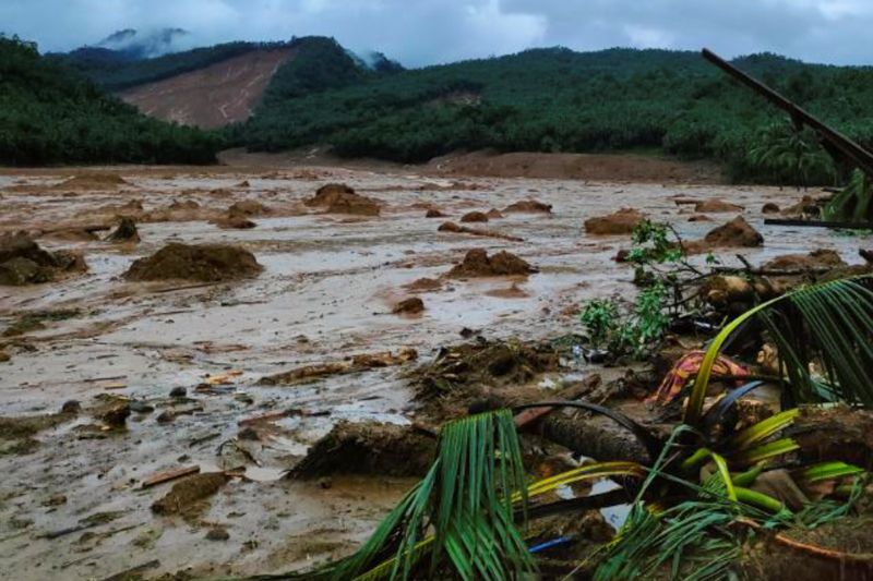 ▲熱帶風暴梅姬（Megi）本週襲擊菲律賓，引發洪水和山崩，慘遭泥流侵襲的村莊內如今發現愈來愈多遺體。（圖／美聯社／達志影像）