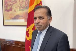 ▲斯里蘭卡駐中國大使科霍納聲稱，已向中國提出25億美元的援助請求。（圖／翻攝自彭博社）