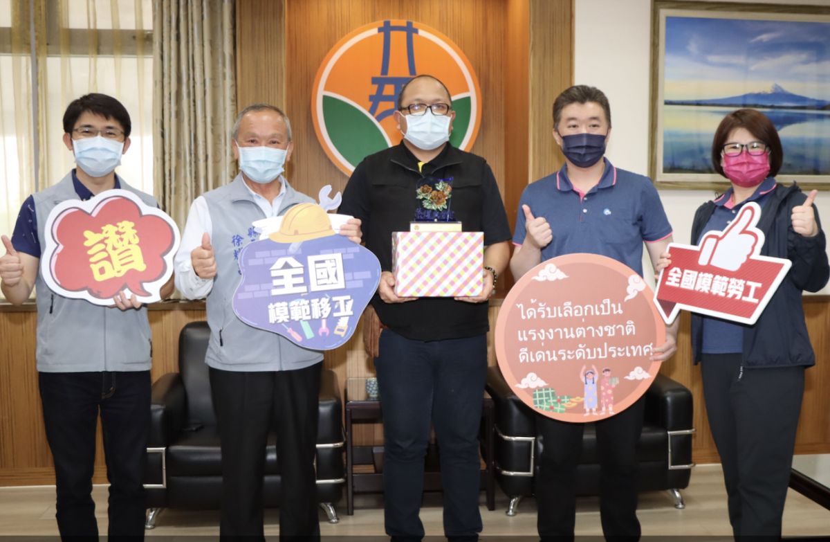 ▲來自泰國籍的財那隆，是苗栗首位獲獎的模範移工。（圖／苗栗縣政府）