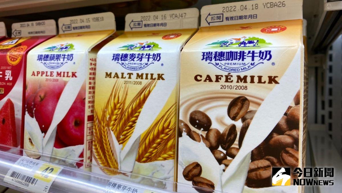 ▲隱身在日常的巧思常被忽略，網友發現「萊爾富」是對稱字，帶起一波全民來找碴，像是咖啡牛奶「少個口」，至今仍有許多人沒發現。（圖／記者黃韻文攝）