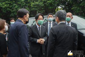 ▲副總統賴清德出席國寶歌手文夏告別式且頒贈褒揚令。(圖/記者葉政勳攝 , 2022.04.15) ▲副總統賴清德出席國寶歌手文夏告別式且頒贈褒揚令。(圖/記者葉政勳攝 , 2022.04.15)
