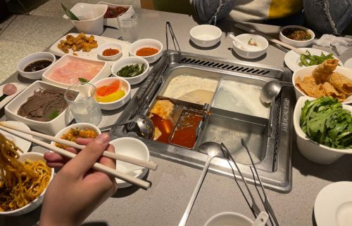 海底撈標榜24小時營業,是跨完年吃宵夜的好選擇。(圖/資料照,記者郭佩蓉攝) ▲海底撈標榜24小時營業,是跨完年吃宵夜的好選擇。(圖/資料照,記者郭佩蓉攝)