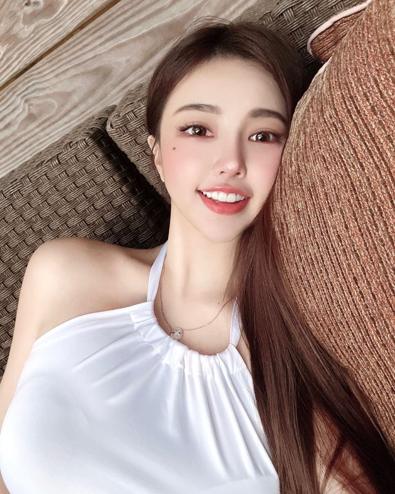 世新女神黃琳小時候長相曝光！有沒有整型一看就懂 本人直球回覆 | 娛樂 | NOWnews今日新聞