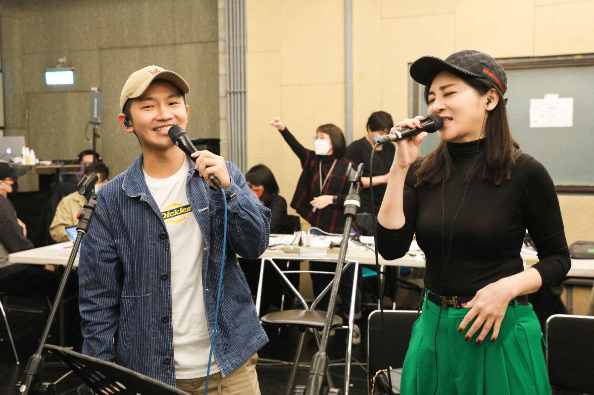 ▲王彩樺（右）、蔡昌憲分享過去舞台幕後祕辛。（圖／高雄流行音樂中心提供）