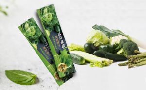 ▲時時纖纖野菜青汁高纖plus+挑選8種永齡有機蔬菜，使用新鮮自然農法野菜製成。（圖／品牌提供）