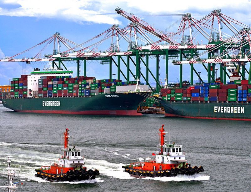 ▲台灣港務公司表揚績優航港業者，以表揚過去一年於國際商港營運有具體貢獻。(資料照／記者黃守作攝)