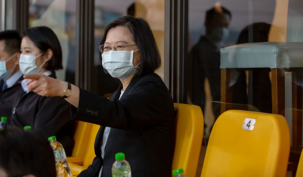 ▲本土疫情升溫，總統蔡英文與執政的民進黨支持度均下跌。（圖／總統府提供）