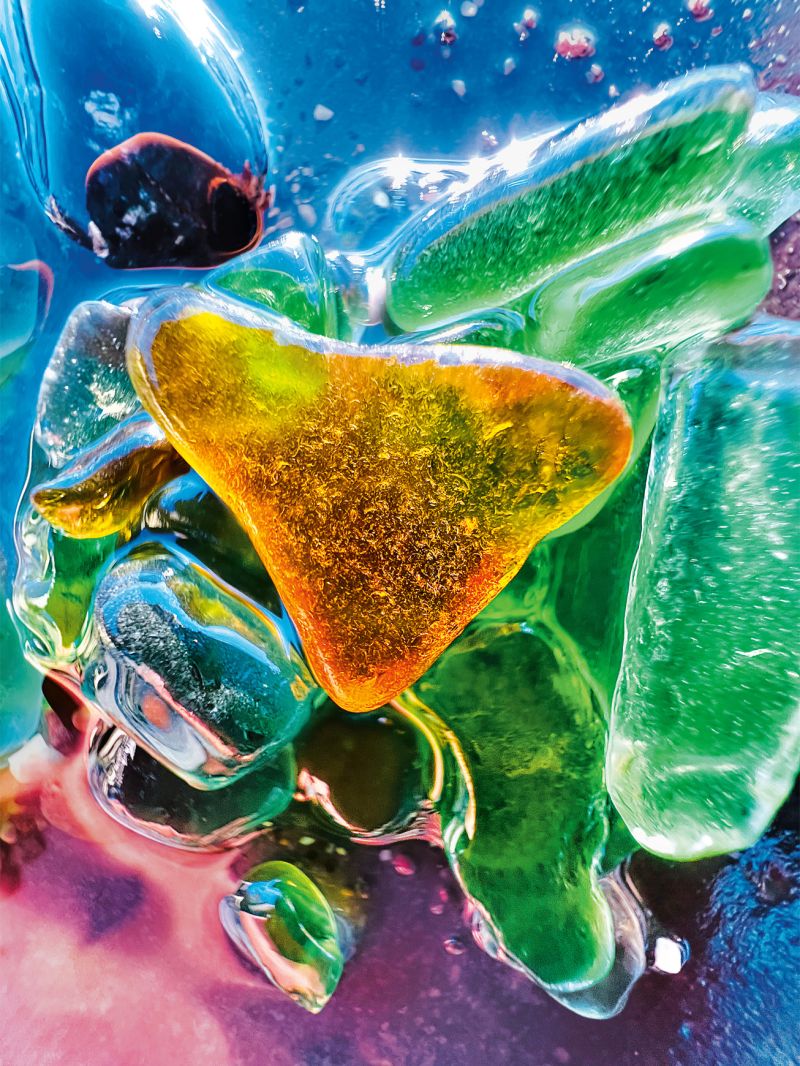 ▲Guido Cassanelli (@laion.ph) 的作品〈Sea Glass〉(海玻璃)。以 iPhone 13 Pro Max 拍攝。(圖／官方提供)