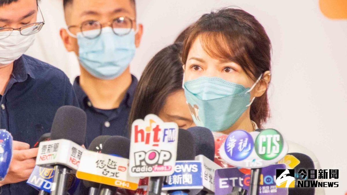 ▲北市府15日晚間傳出有一名秘書處媒體事務組的替代役確診，包含發言人陳智菡在內等17人皆被列為接觸者，並進行匡列隔離。（圖／記者丁上程攝）