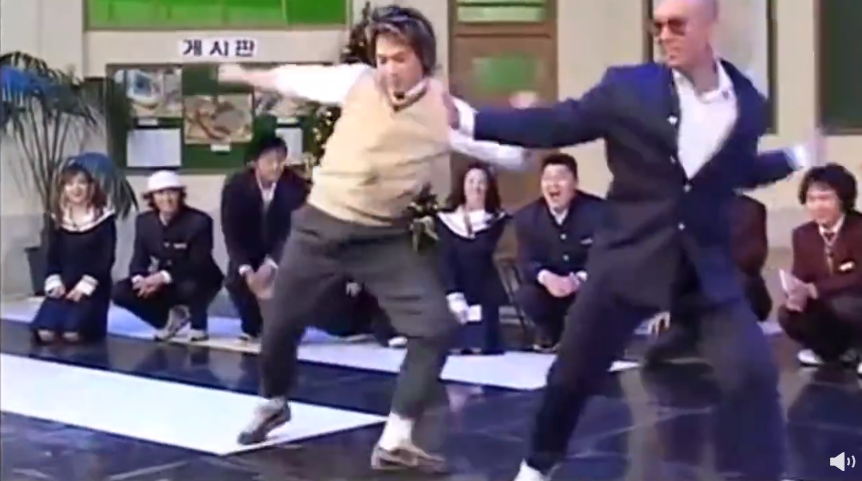 ▲具俊曄（右）和RAIN尬舞，讓現場嘉賓讚嘆聲連連。（圖／翻攝微博）