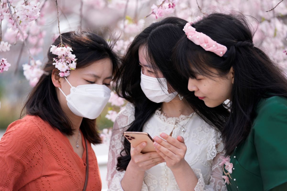 ▲隨著黃金週長假人潮大量移動，人際接觸必然進一步增加，讓日本政府對黃金週收假後的疫情擴大難掩憂慮。資料照。（圖／美聯社／達志影像）