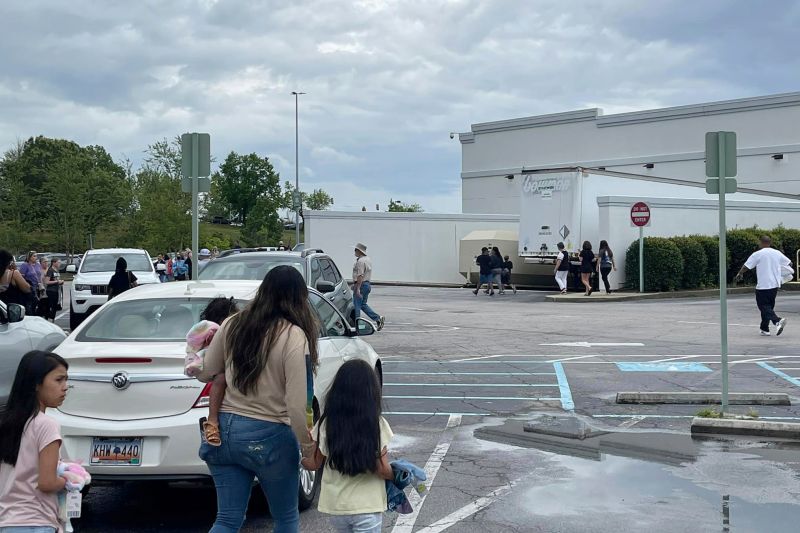 ▲美國南卡羅來納州一處購物中心16日傳出槍擊案，現場至少有12人受傷，警方目前已先逮捕3人。（圖／美聯社）