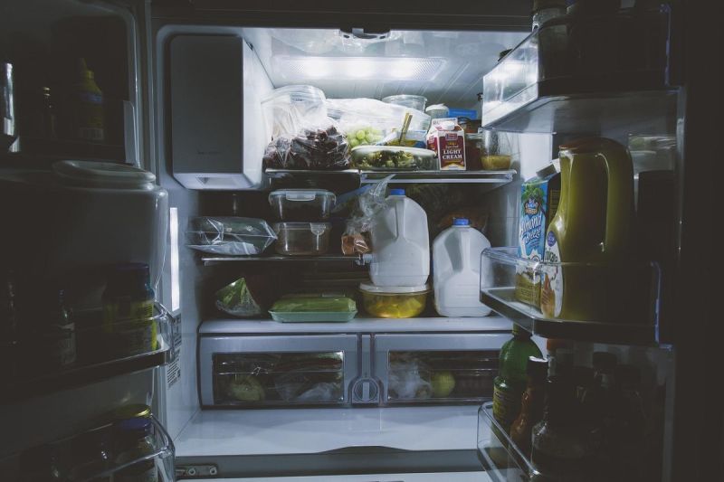 ▲一名網友家的冰箱總是被塞爆，想購買冷凍櫃引起網友討論。（示意圖，非當事人／取自pixabay）