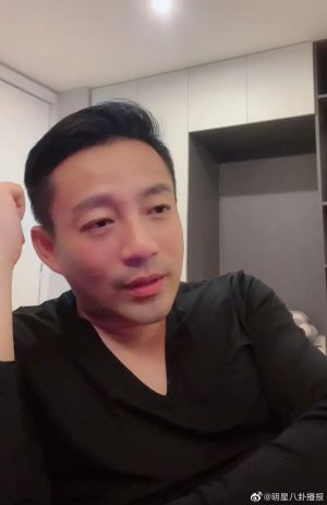 汪小菲 ▲汪小菲深夜在抖音開直播,被誤會又喝醉了。(圖/翻攝明星八卦播報微博)