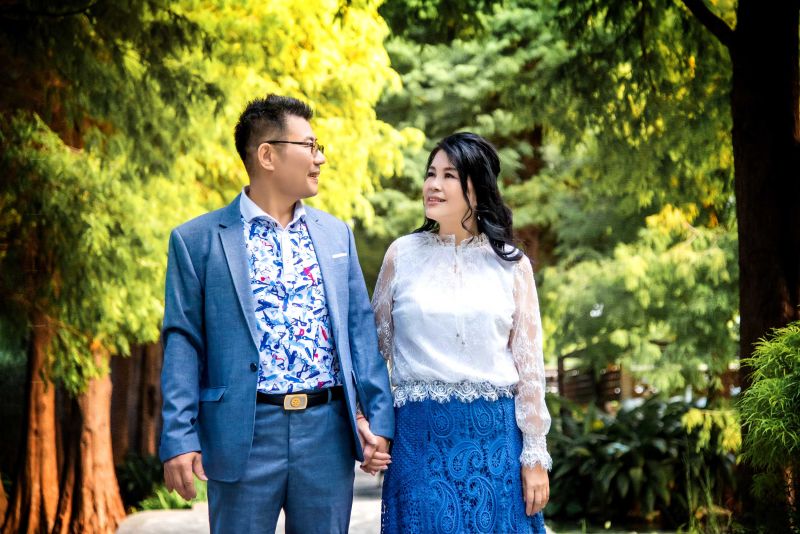 ▲台語歌壇夫妻檔歌手葉冠成(左)、廖鳳英,男方是中部電器大亨。(圖/音圓唱片提供)