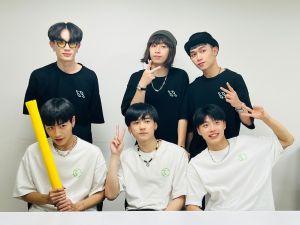 原子少年 ▲《原子少年》土星組的呂植宇(後排左起)、曹家齊、陳水豐和地球組的林佳辰(前排左起)、周祖安、黃文廷線上直播,吸引4千多人觀看。(圖/野火娛樂提供)