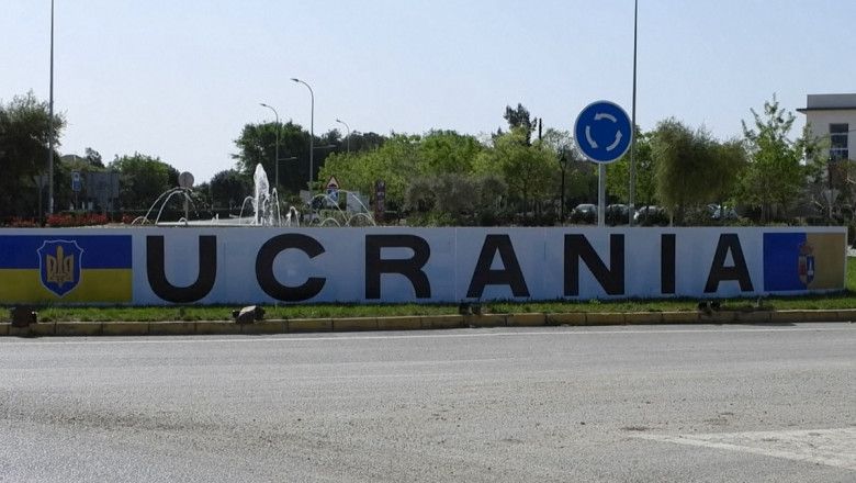 ▲西班牙小鎮「豐特斯德安達盧西亞」（Fuentes de Andalucia）將原本的鎮名改為「烏克蘭」（UCRANIA），更在城鎮內募款準備建立難民中心。（圖／取自基輔獨立報推特）