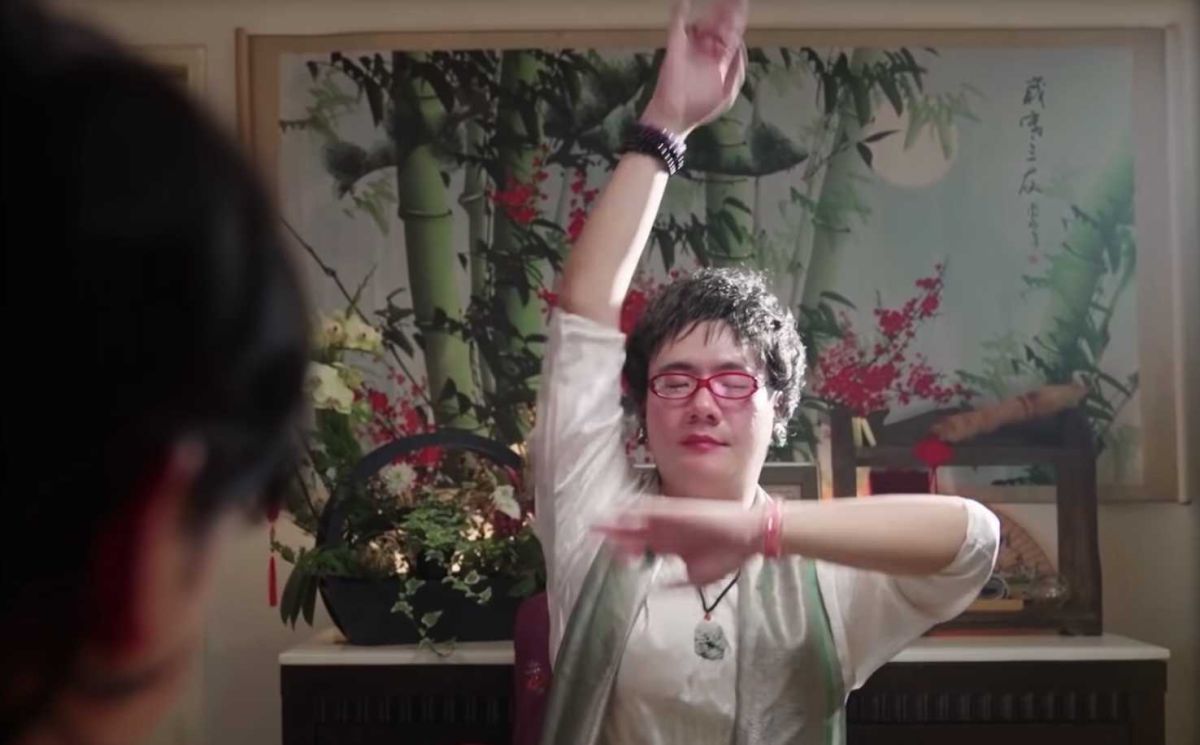 ▲網紅阿翰扮演「九天玄女唯一指定姐妹」，恭請九天玄女降落，笑翻不少人。（圖/阿翰PO影片YT）