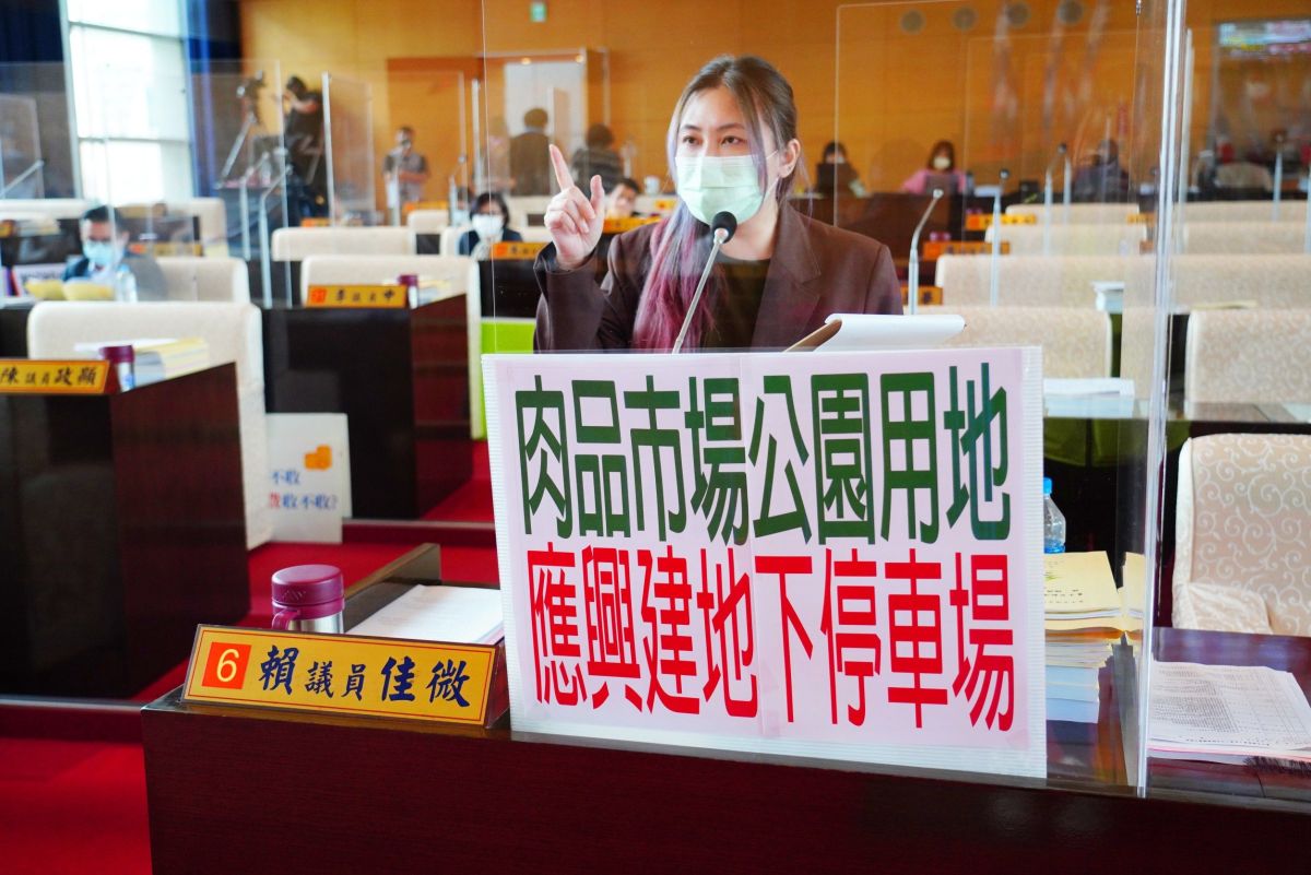 ▲議員賴佳微表示，台中肉品市場規畫為公園，民眾向市府陳情要蓋公園地下停車場，但市府堅持只蓋公園，忽視在地民意(圖／柳榮俊攝2022.4. 18)