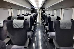 ▲原來這是自強號3000型城際列車，會在每列次第6節設為騰雲座艙，而為了增加空間，一排只有3個座位，總計30個專屬座椅。（圖／翻攝自《台灣鐵路》官網）