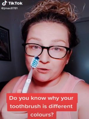 ▲加拿大一名女教師Jess分享牙刷刷毛的小知識。（圖／TikTok帳號jmac8781）