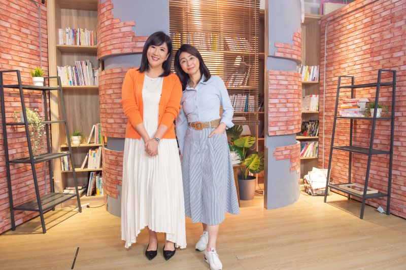 ▲方念華遇到賴芳玉律師時，決定跨出舒適圈開新節目。（圖／TVBS提供）