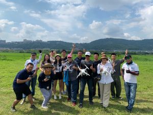 臺科大建築系成立建築實務擴增實境運用實驗室,教導學生使用無人機並將虛擬和擴增實境應用於建築設計 ▲臺科大建築系成立建築實務擴增實境運用實驗室,教導學生使用無人機並將虛擬和擴增實境應用於建築設計。(圖/台科大提供)