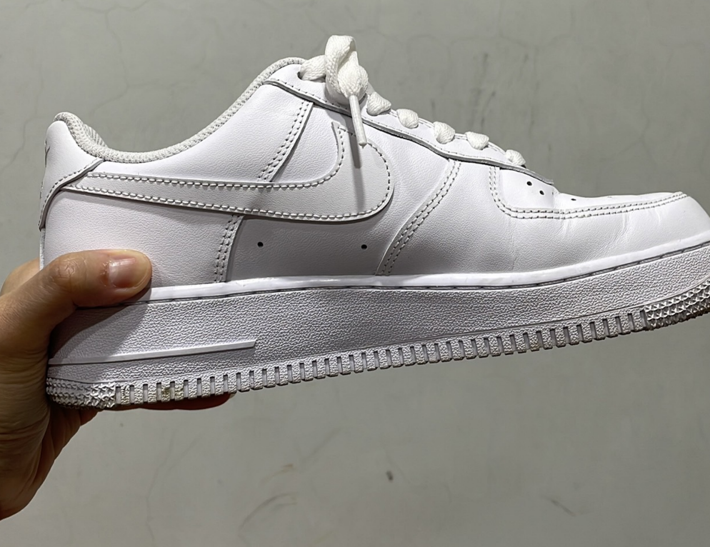 ▲有讀者向《NOWnews今日新聞》爆料，跟網美團購的球鞋竟然是假的，在網路上也有許多受害者。與多位網紅合作的電商美而快今日宣佈，只要是透過旗下網紅購買過疑慮商品的客人，不管鞋子穿過幾次，有沒有保留紙盒，都無條件退貨退款。（圖／讀者提供）