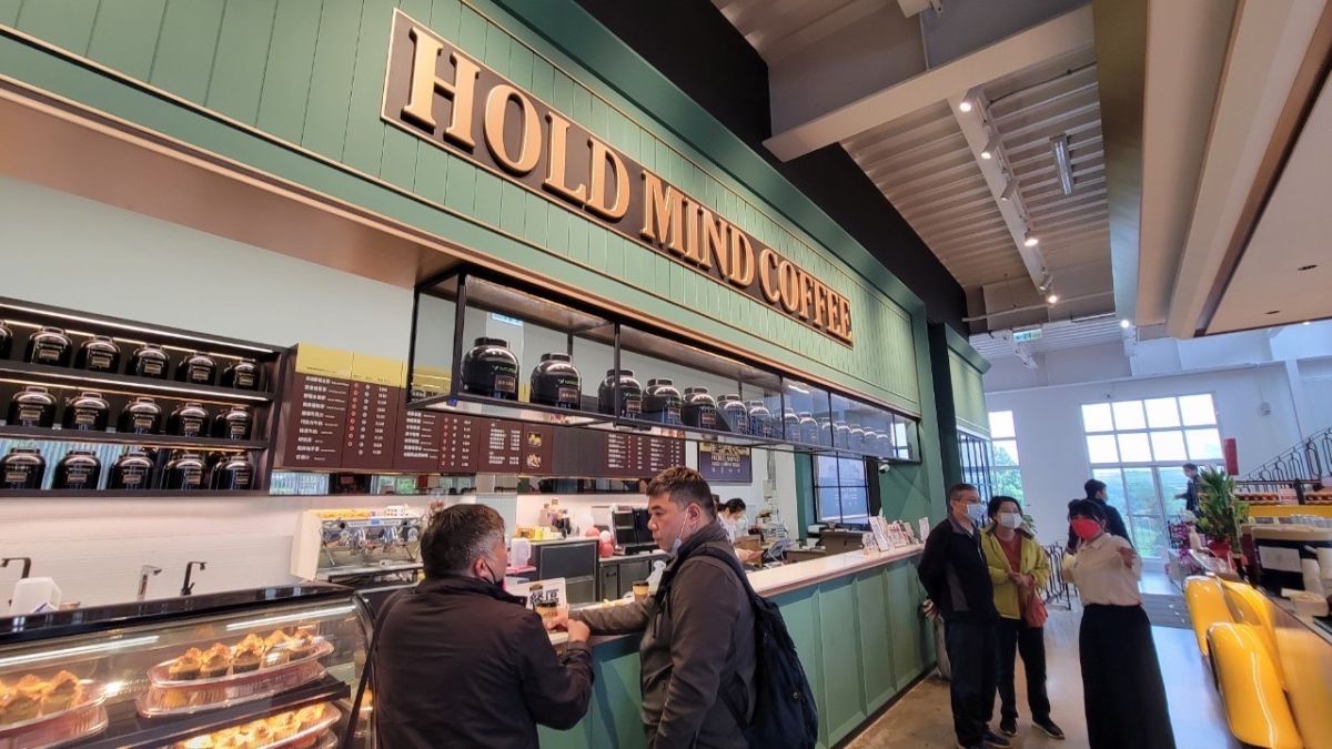 ▲在新竹市有一家靠著「買咖啡豆送咖啡機」創業成功的赫曼咖啡店家，創辦人王進忠推動咖啡產業升級創造一年5000萬商機。（圖／截自林耕仁臉書）