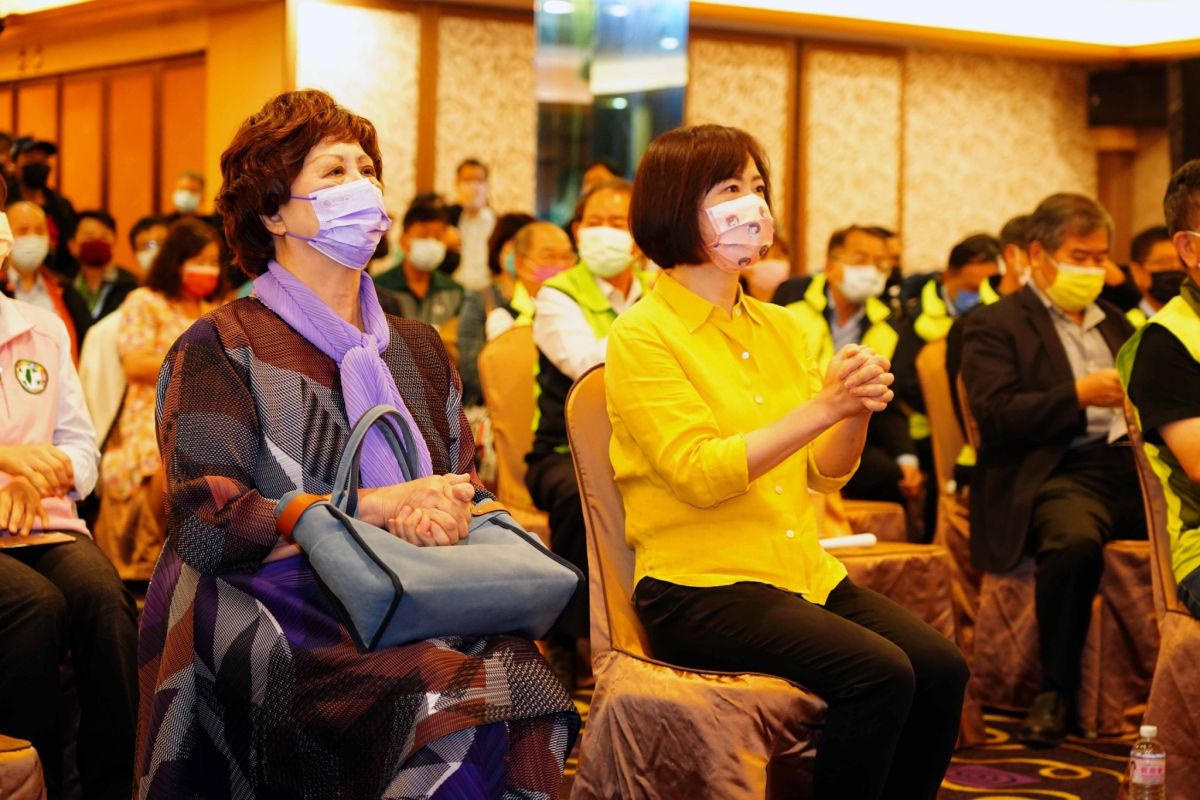 ▲台中市綠營人士踴躍參與何欣純表態記者會，左為總統府資政劉昭惠。（圖／何欣純服務處提供，2022.04.19）