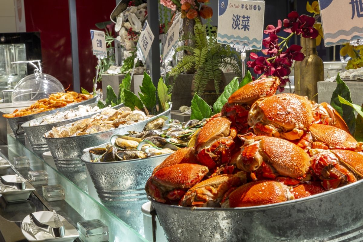 ▲防疫獎勵再加碼，新天地餐飲集團祭優惠，凡憑疫苗接種紀錄可立享樂食百匯500元現金折抵。（圖／業者提供)