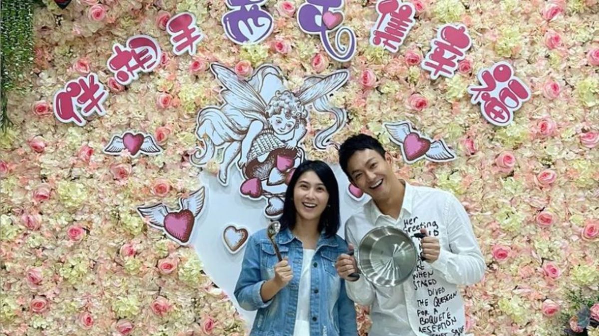 ▲威廉（右）和卓君澤登記結婚。（圖／廖威廉臉書）