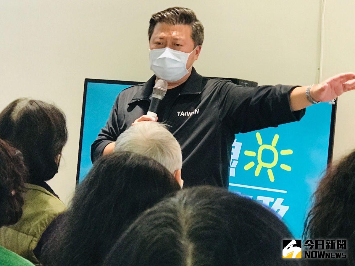 ▲新北市議員張志豪表示，這次的不幸事件，突顯市府橫向聯繫機制僵化，錯失救命時間，市府除應全面檢討送醫的流程外，市長侯友宜更應公開向家屬道歉。（圖／記者陳志仁攝）