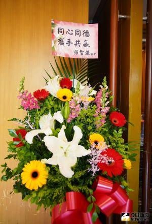 羅智強花籃 ▲羅智強也送來花籃為呂玉玲打氣。(圖/記者李春台攝,2022.04.20)